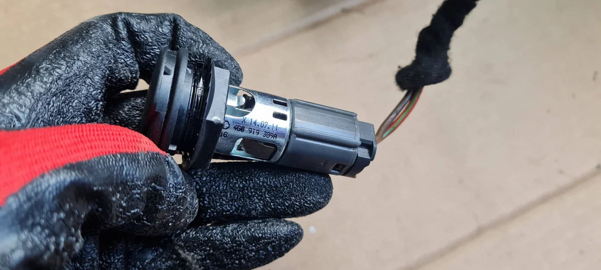 Prise allume-cigare 12V Audi A7 4G0919309A image 3
