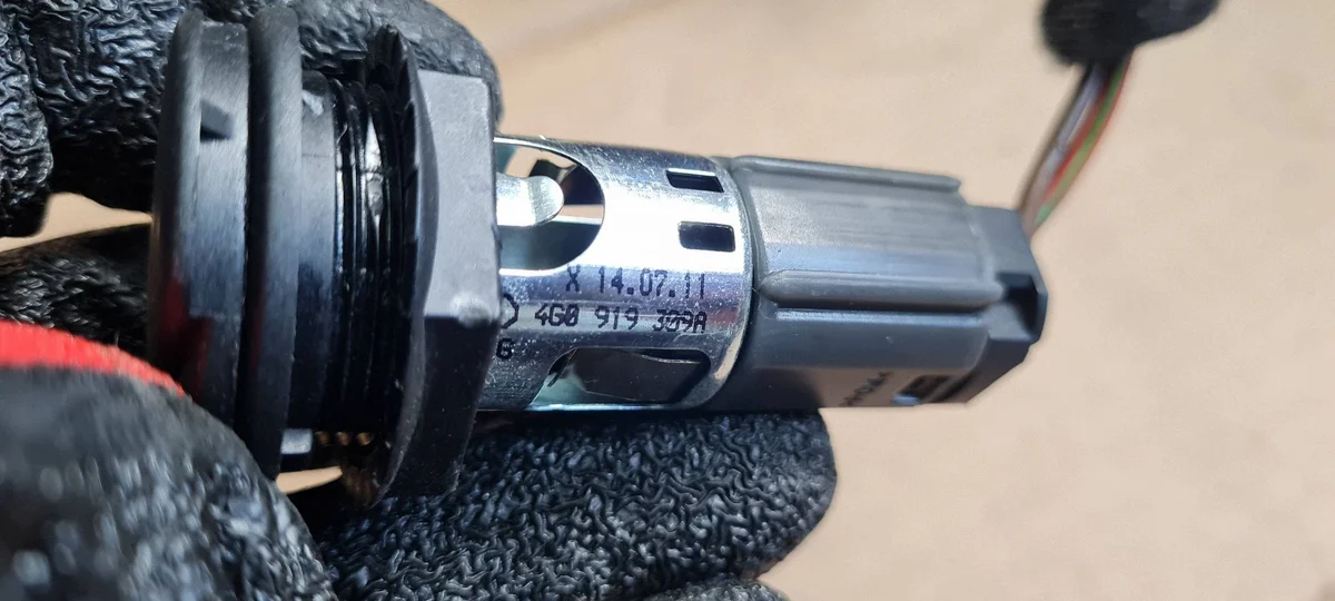 Prise allume-cigare 12V Audi A7 4G0919309A image 4