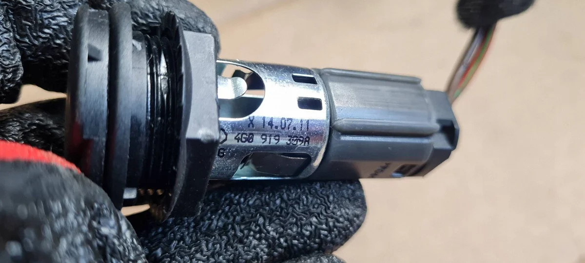 Prise allume-cigare 12V Audi A7 4G0919309A image 7