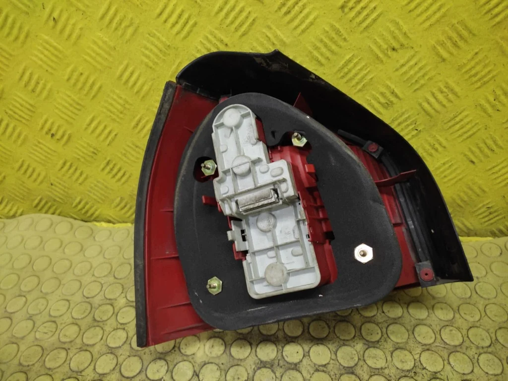Audi A3 8L Rückleuchte Rechts 8L0945096B image 3