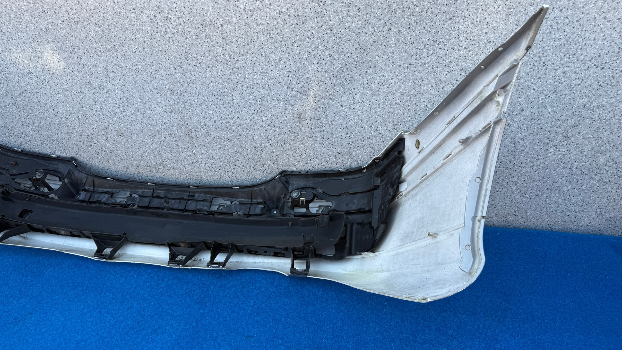 Mercedes C-Klasse W203 Stoßstange hinten A2038850825 image 6