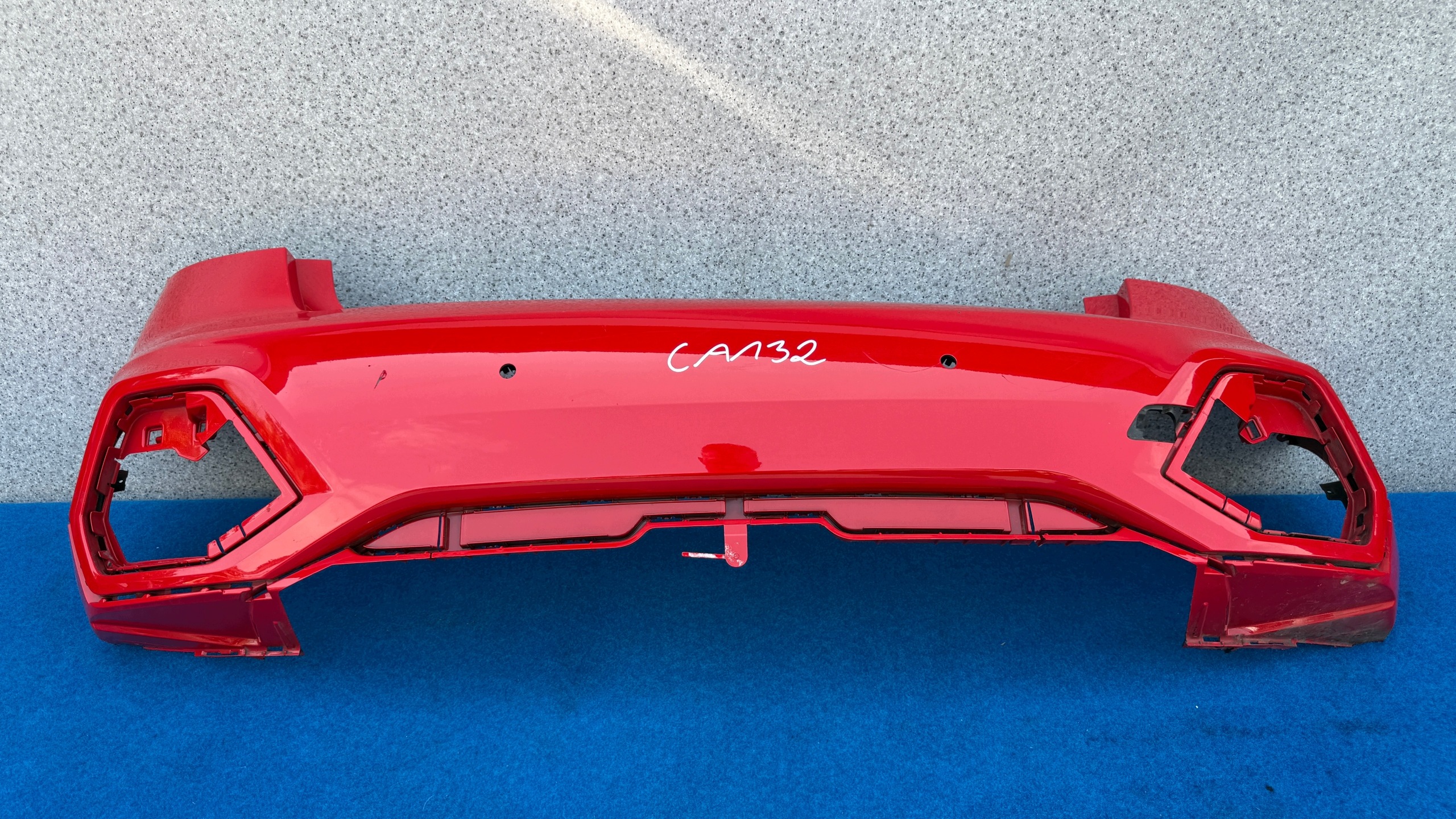 Audi A1 82A takapuskuri PDC-antureille
