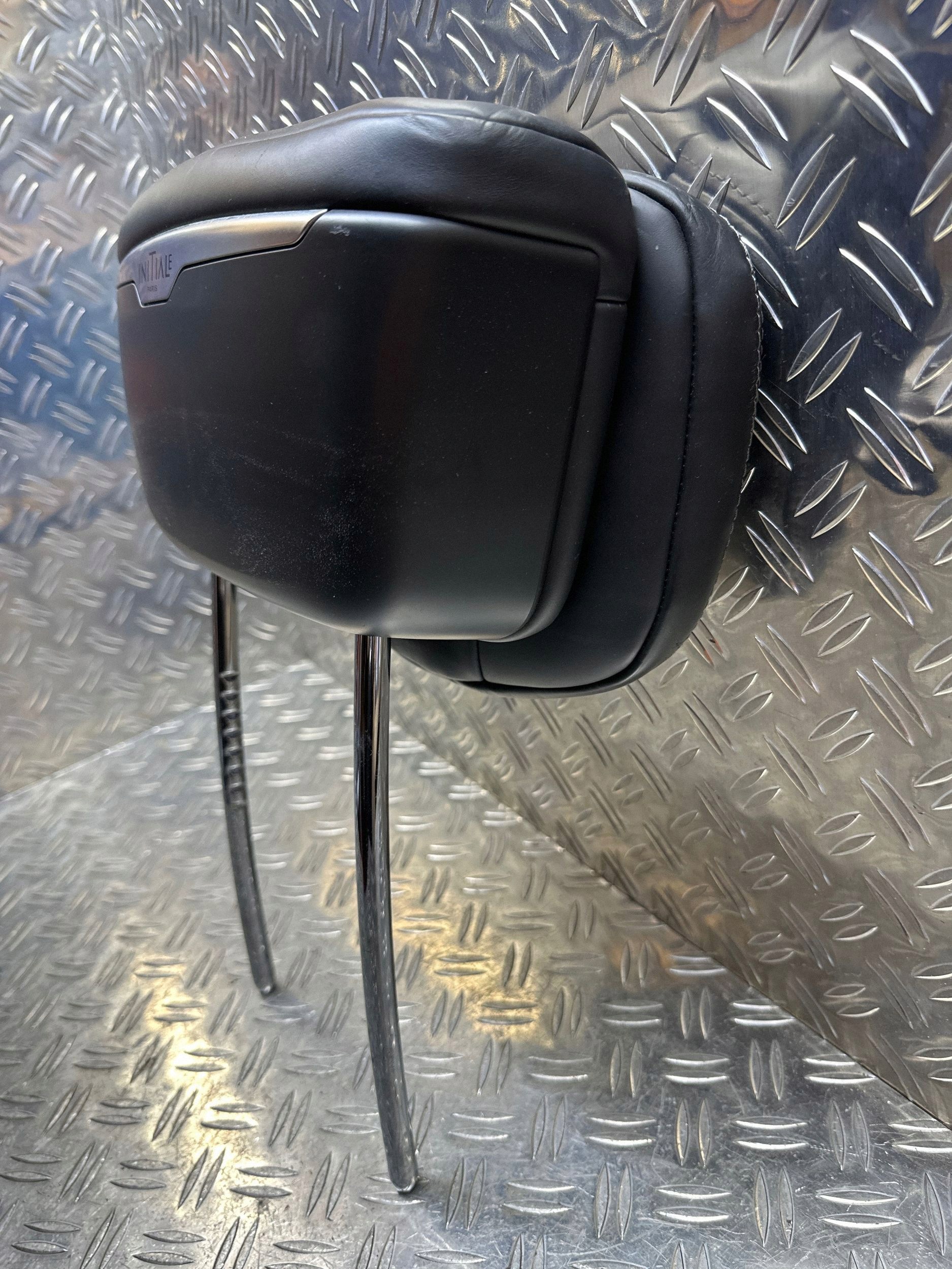2016 Renault Talisman Front Headrest OEM DLA16817 image 3
