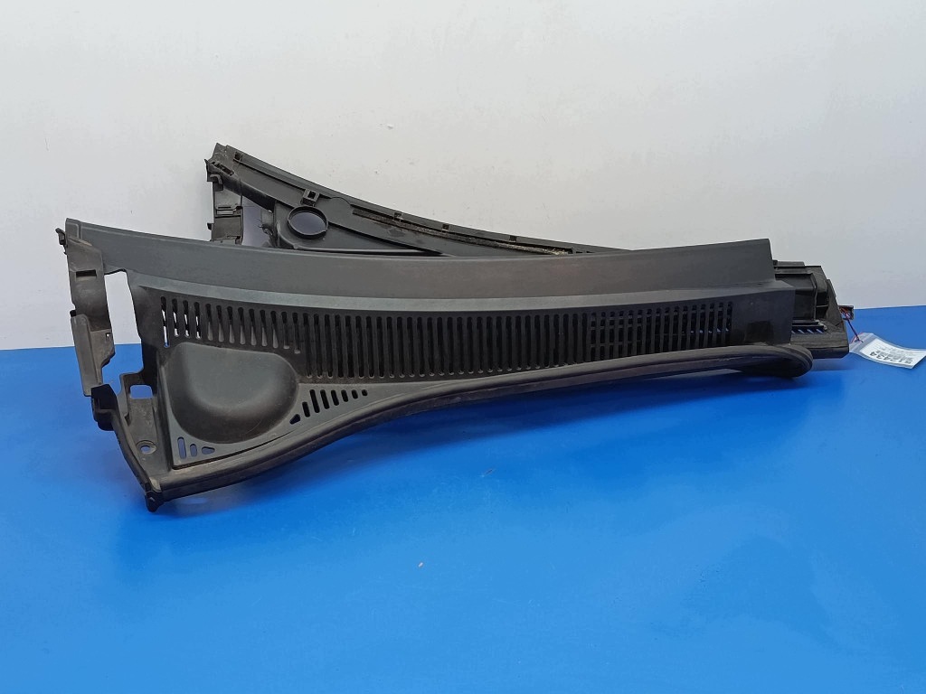 Suzuki SX4 Plástico Bajo Parabrisas Usado image 3