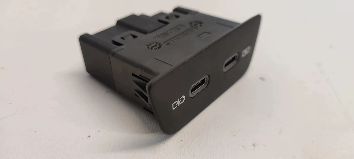 USB-portti VW Tayron Tiguan III 2G6035718