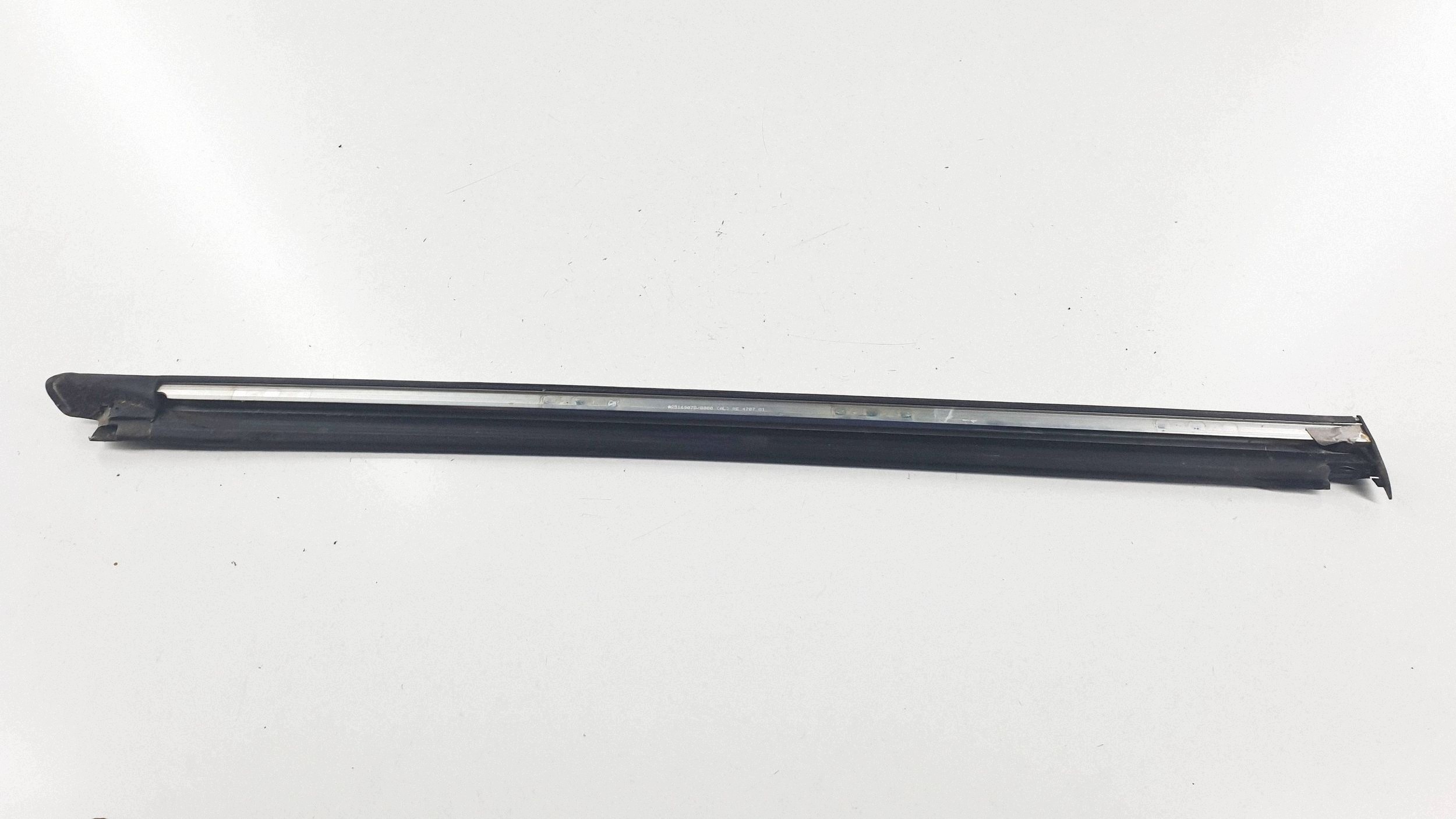 Mercedes R-Klasse W251 08r Zierleiste Kotflügel rechts hinten image 3