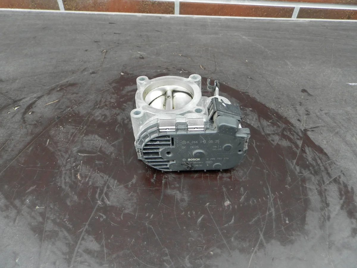 Kaasuläppäkotelo A2661410525 Bosch 6PIN