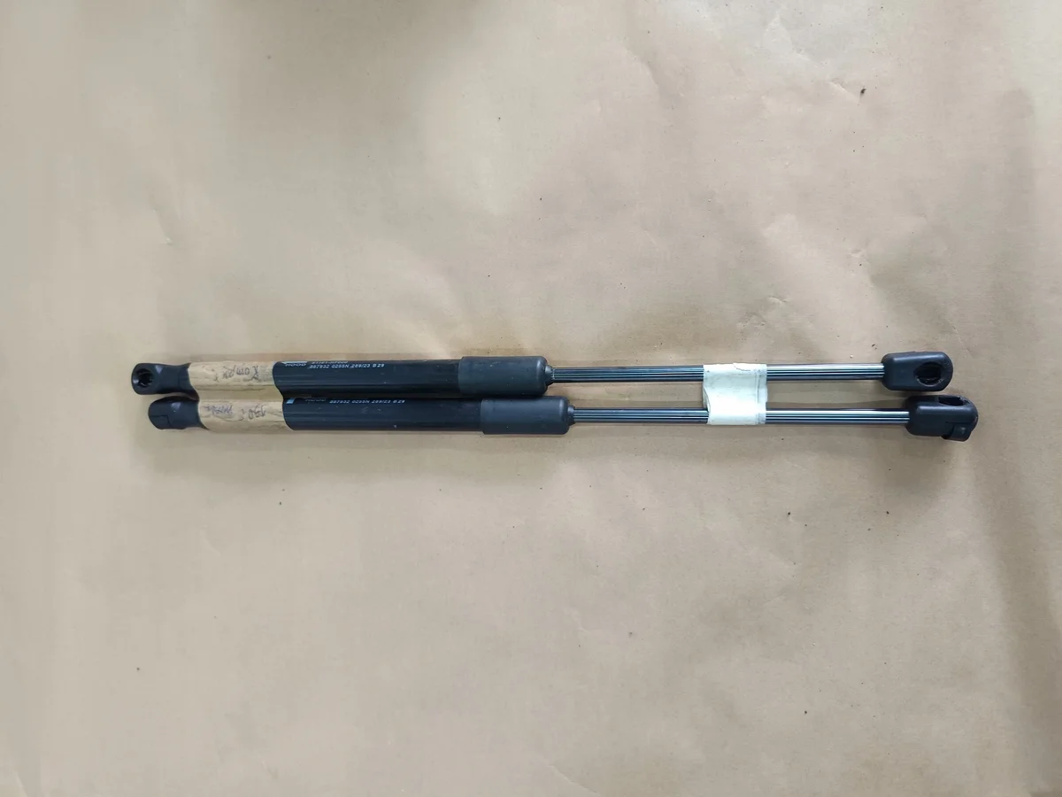 Hyundai Kona II motorkap gasveer links gebruikt