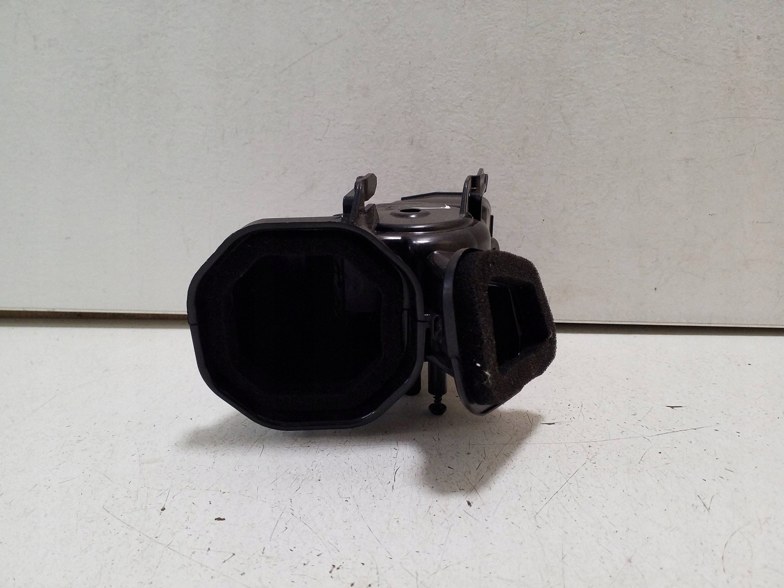 Mercedes W205 2015 Canal de Ventilação Esquerdo A2058300100 image 5