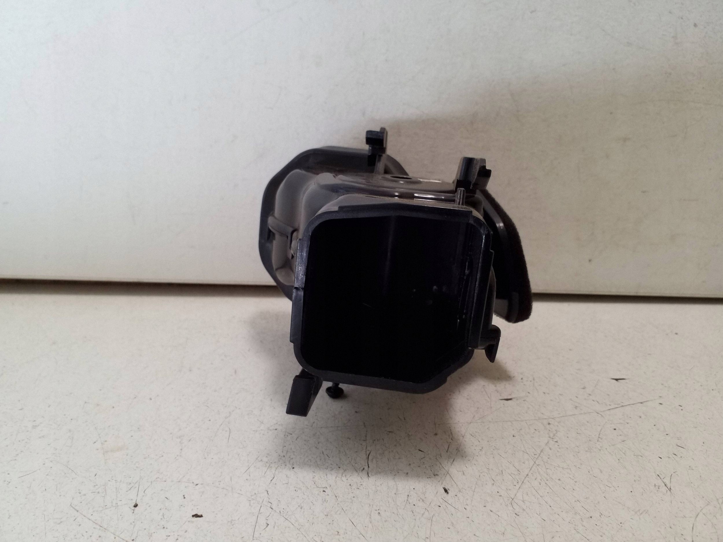 MERCEDES W205 2015 Conduit d'air droit A2058300200 image 6