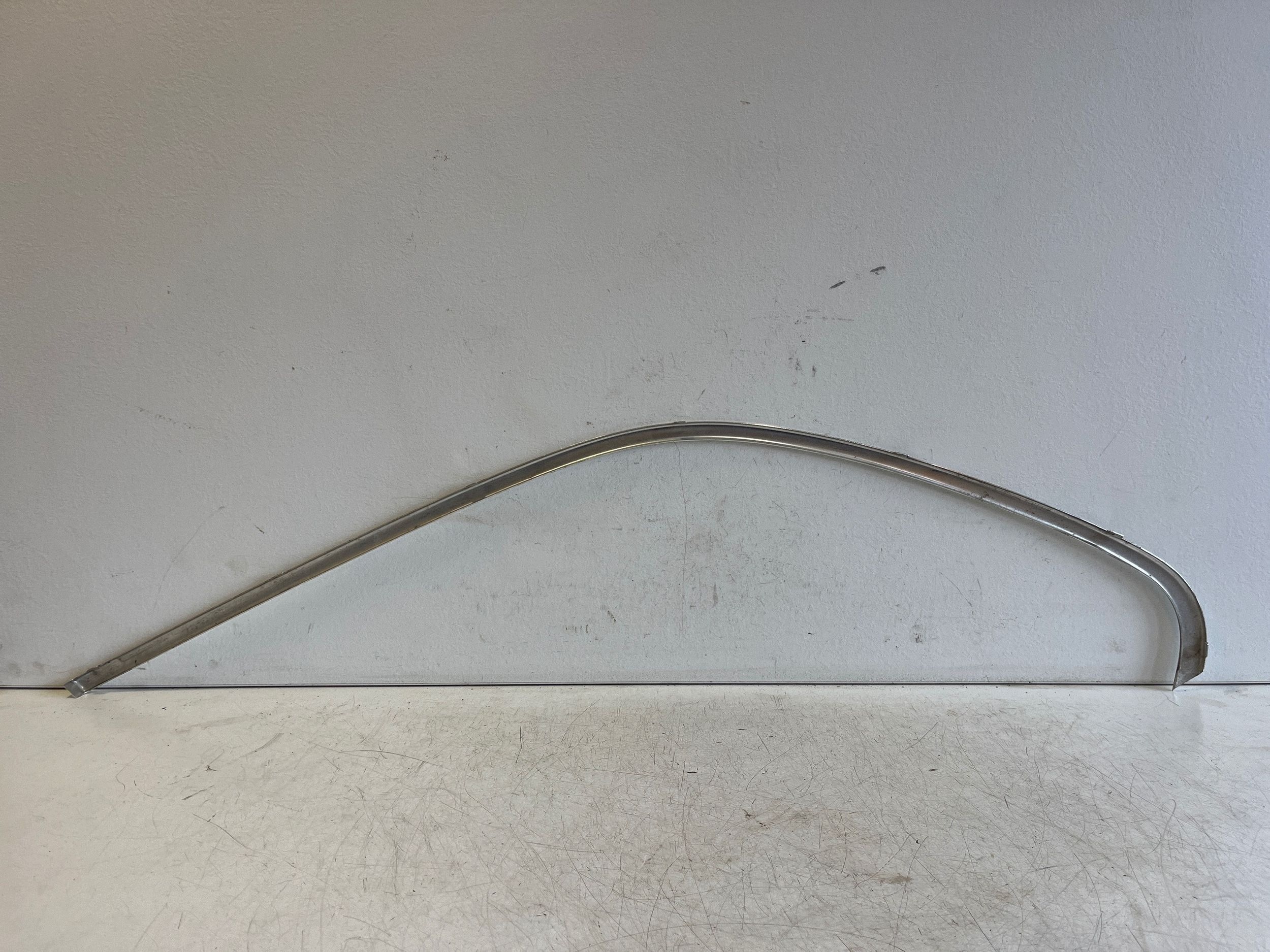 BMW 5 E39 Sivulasin lista, oikea, OEM VAL323736