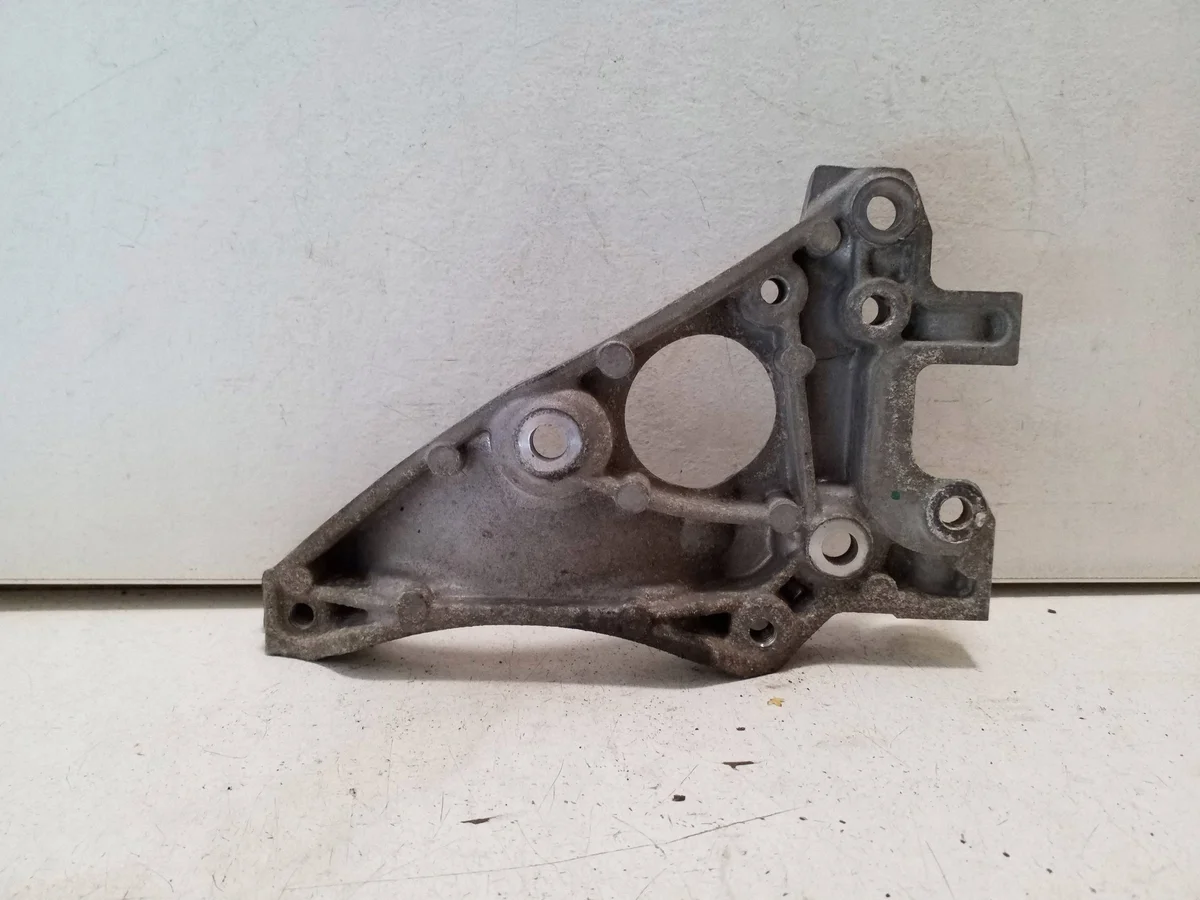 Peugeot 207 Ilmastoinnin Kompressorin Tuki 9672950980