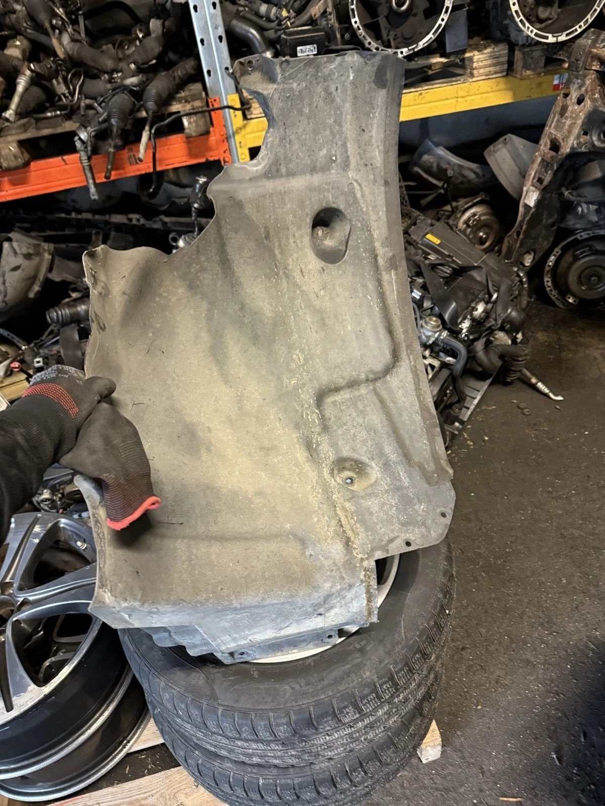 Lokasuoja etu vasen Mercedes E W213 A2136900530