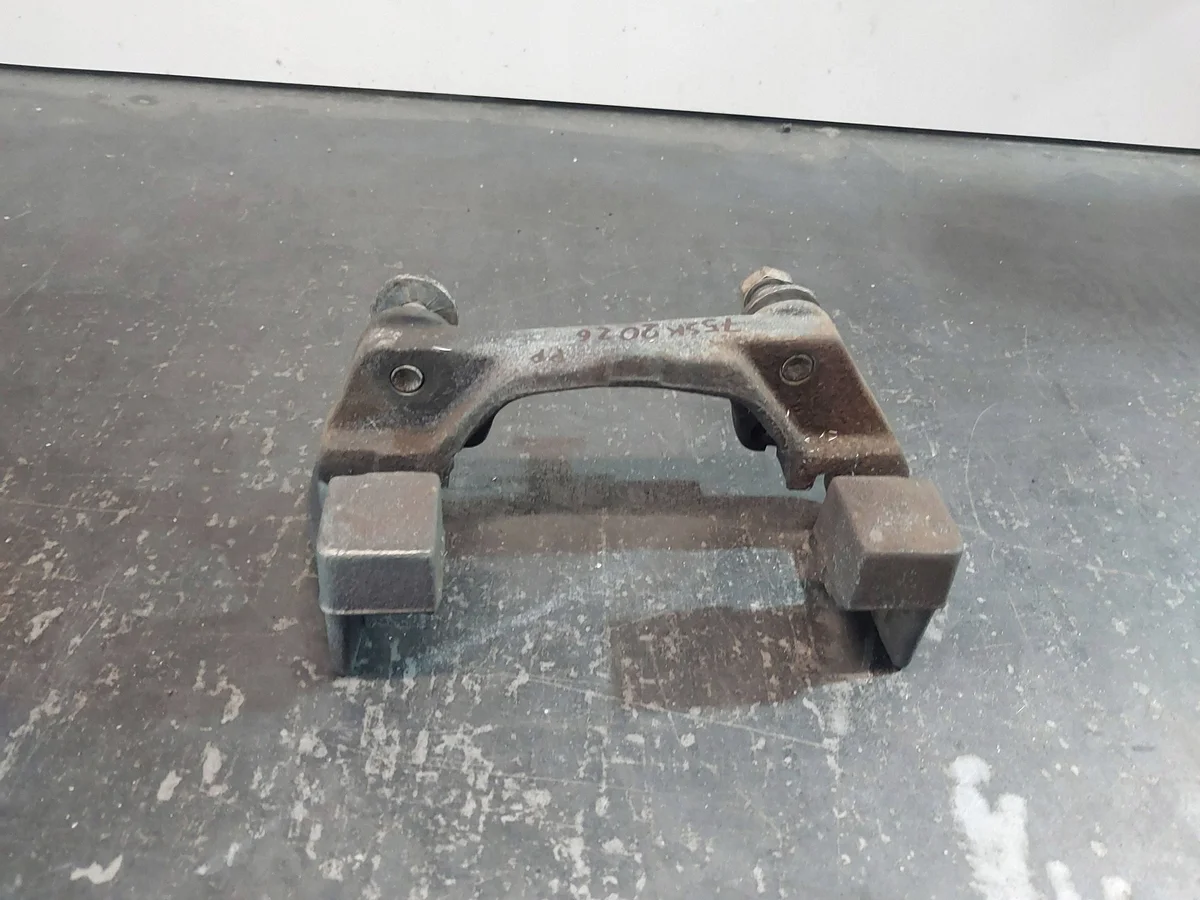 2001 BMW 5 E39 Front Caliper Bracket 34111164610 image 4