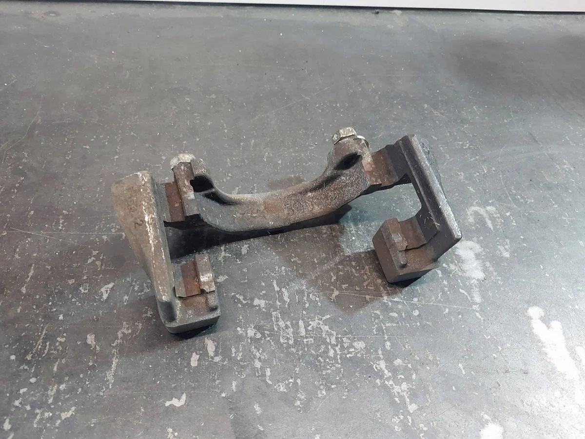 2001 BMW 5 E39 Front Caliper Bracket 34111164610 image 5