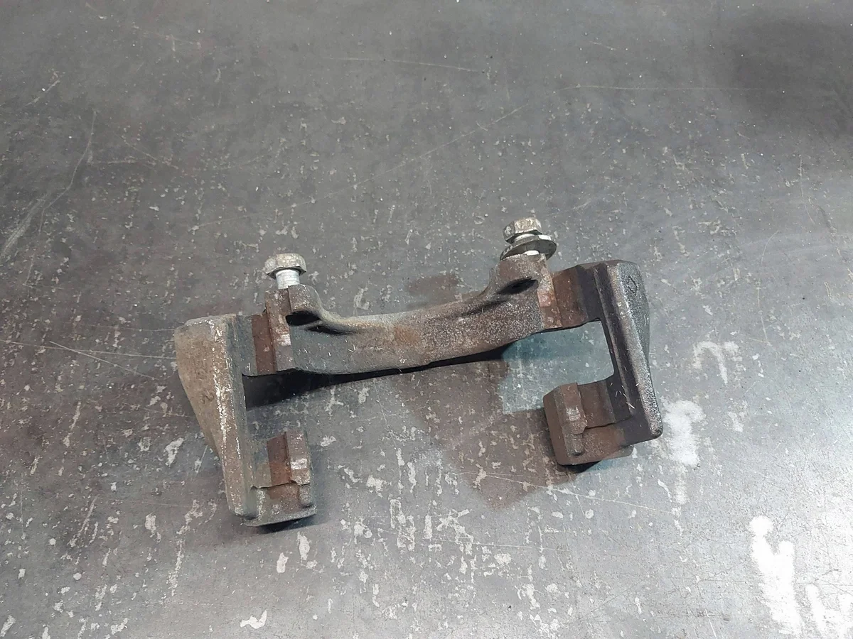 2001 BMW 5 E39 Front Caliper Bracket 34111164610 image 6