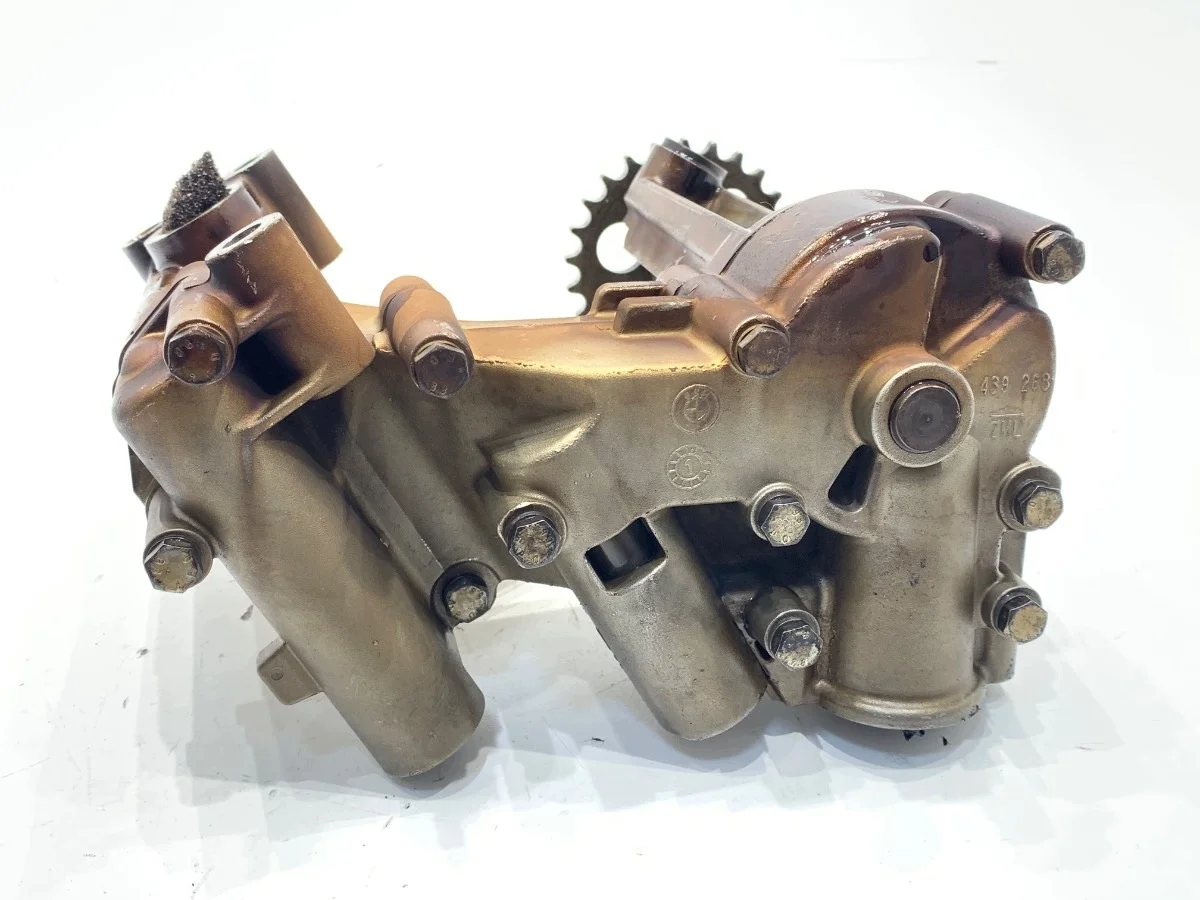 Öljypumppu BMW E53 4.4 286hv Käytetty