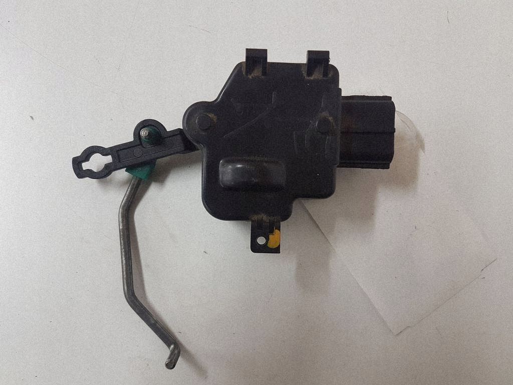 Chrysler PT Cruiser 2001 Actionneur Serrure Coffre L005100 image 5