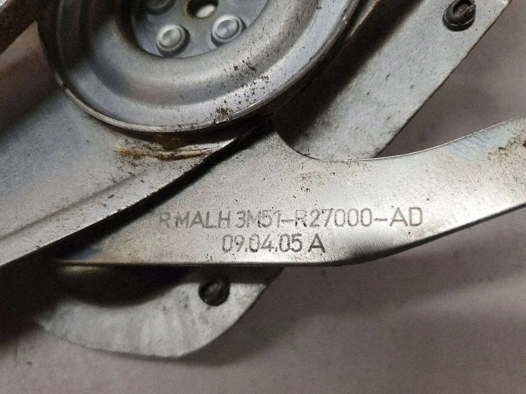 Lasinnostin Ford Focus Vasen Taka Käytetty