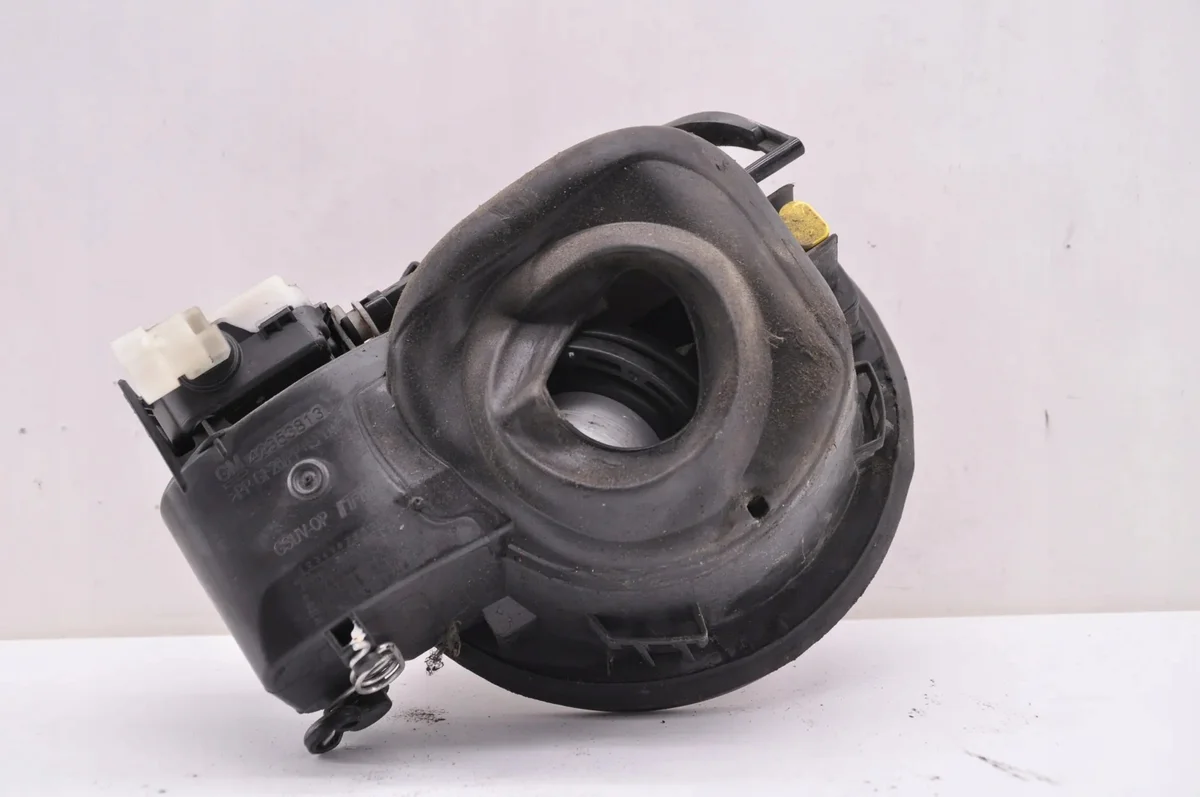 Opel Mokka polttoaineluukun kansi image 8
