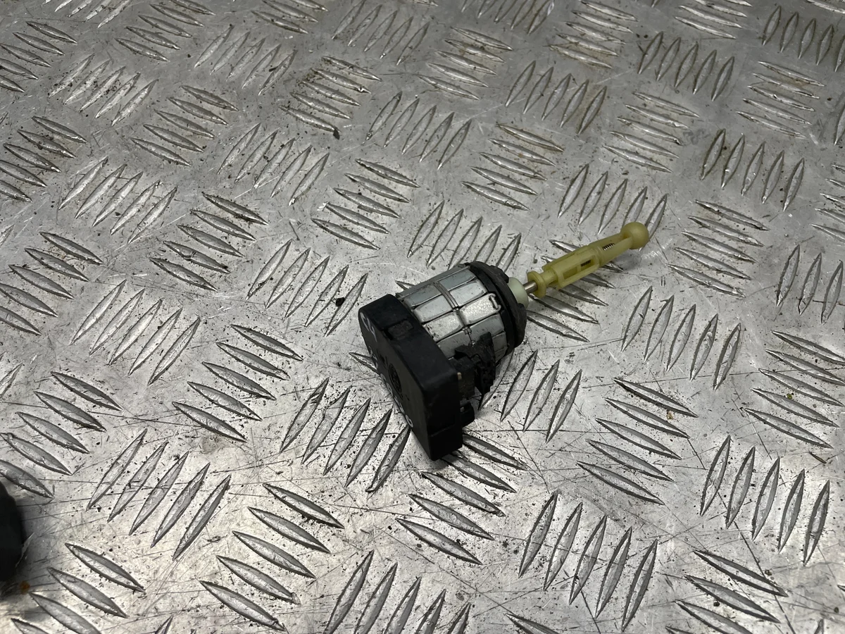 Xenon-säätömoottori 6NM 346456456 Citroen C4
