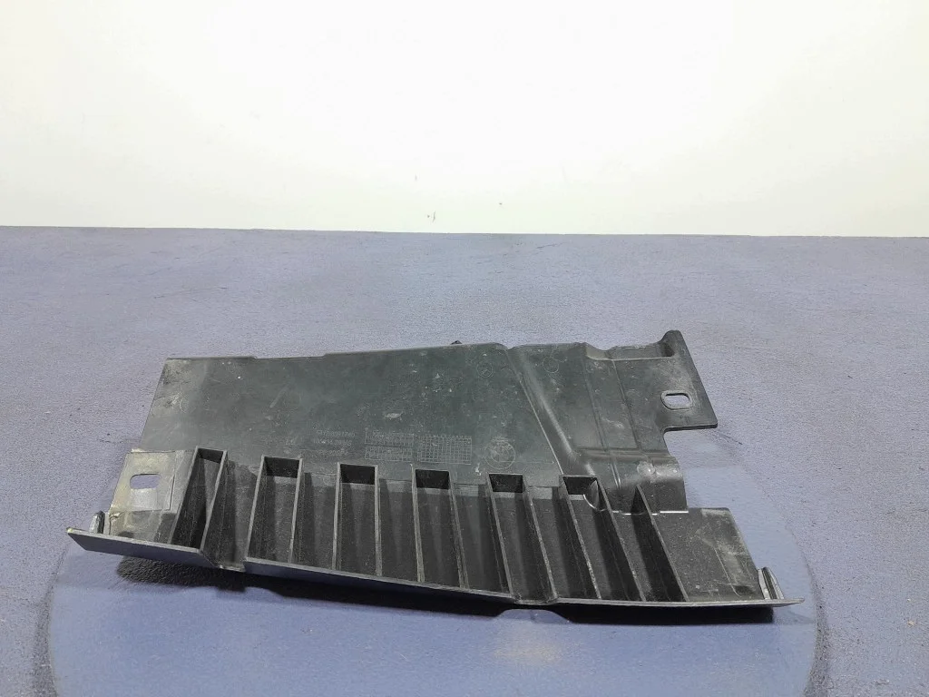 BMW X7 G07 Rear Bumper Bracket Right M Pkg image 3