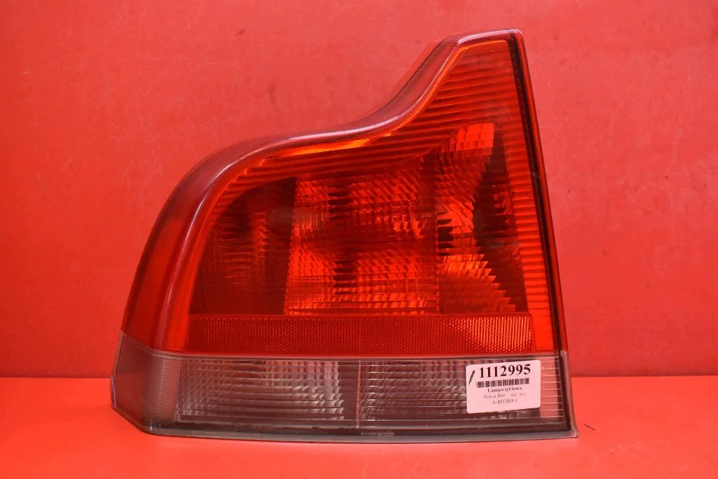 Feu arrière gauche Volvo S60 1 8664079