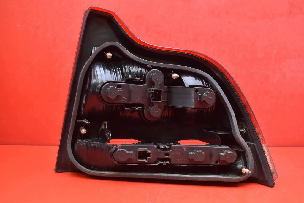 Feu arrière gauche Volvo S60 1 8664079 image 3