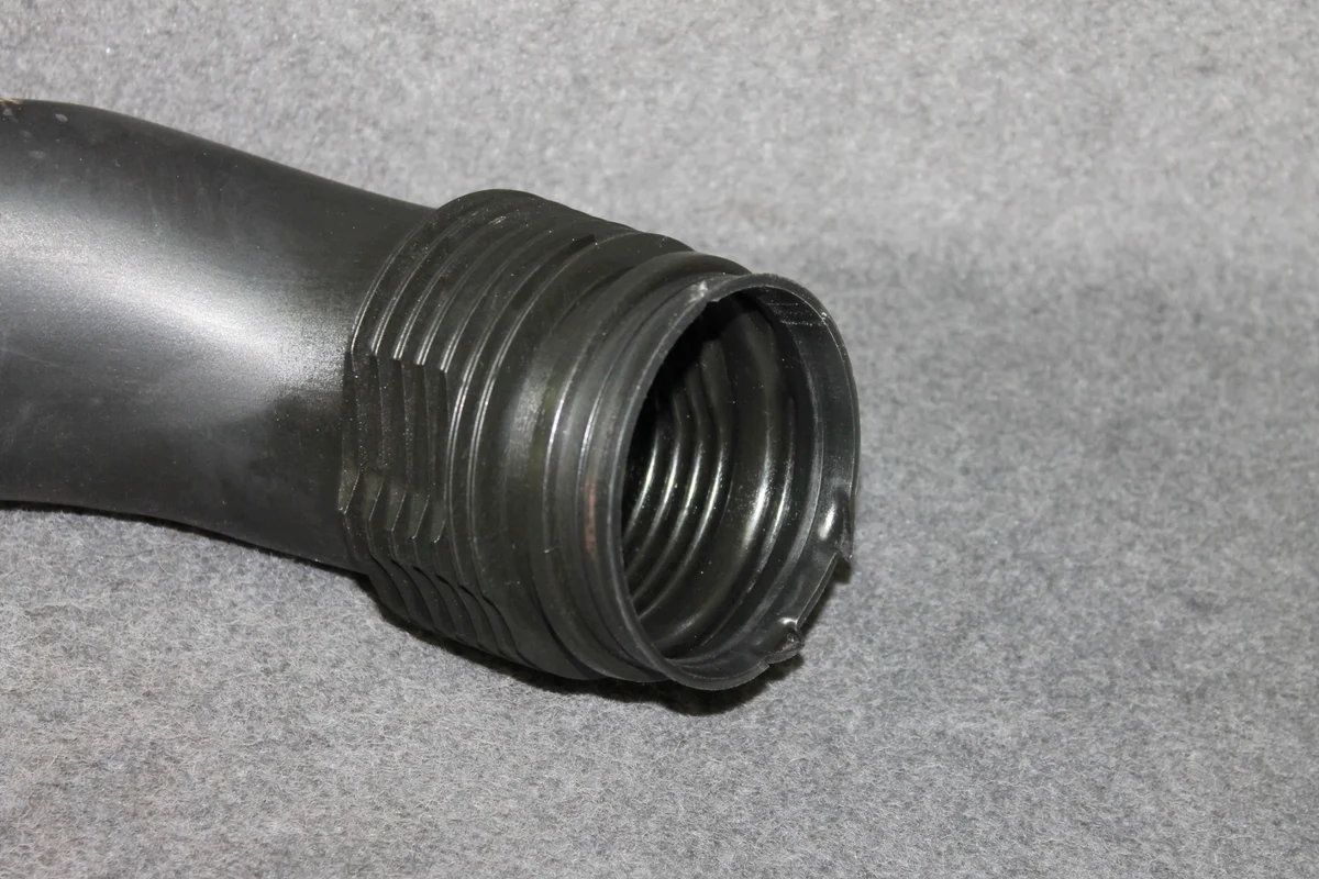 BMW F07 F10 F11 F01 Intake Hose 8514090