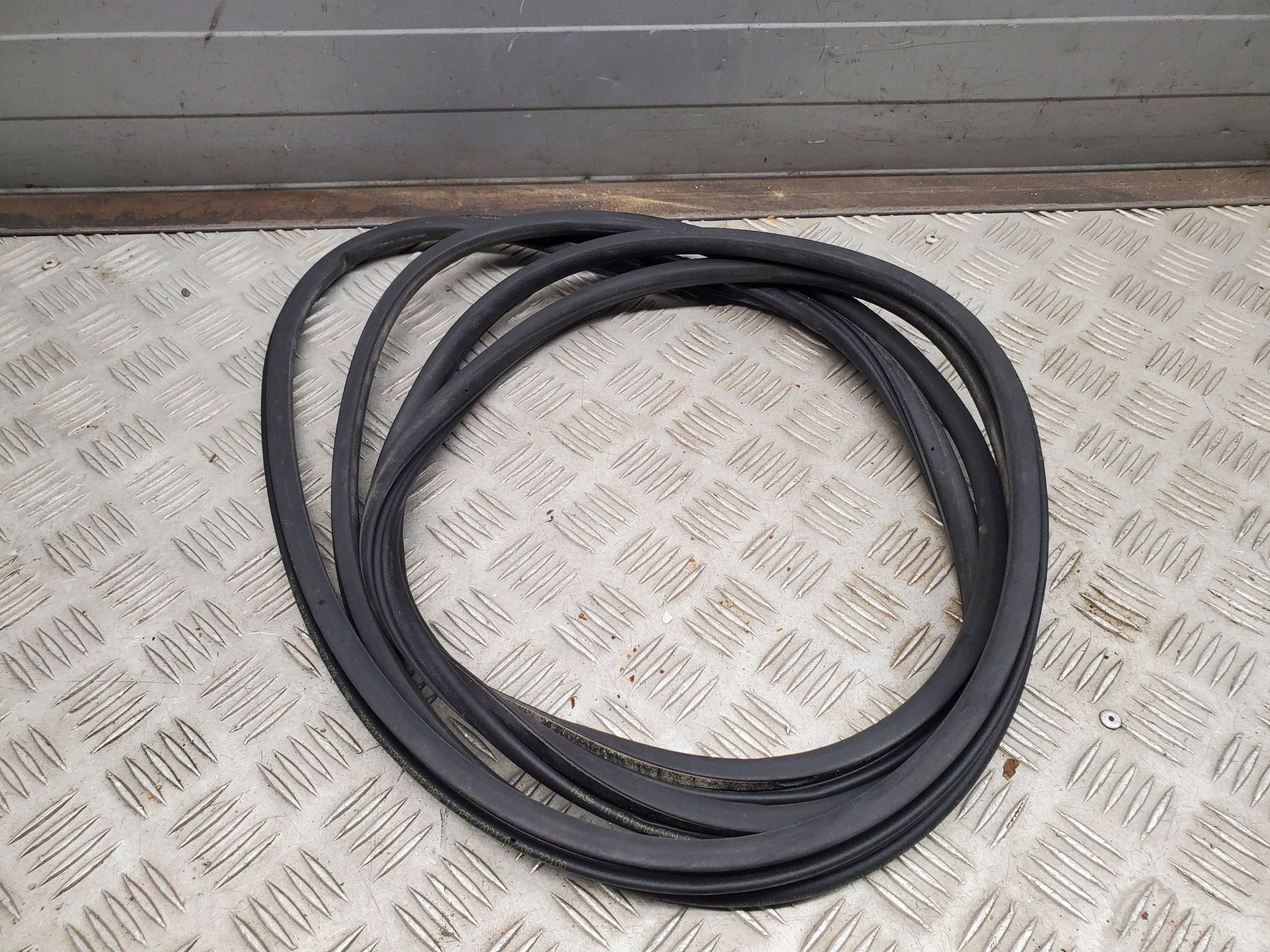 Volkswagen Atlas 2021 Dakraamrubber OEM 3CN877459 image 2