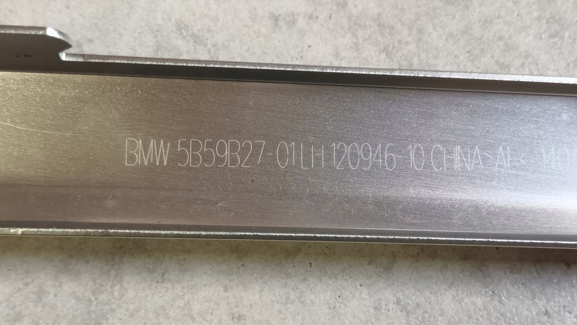 BMW G61 Touring Seitenleiste Satin Links Hinten image 3
