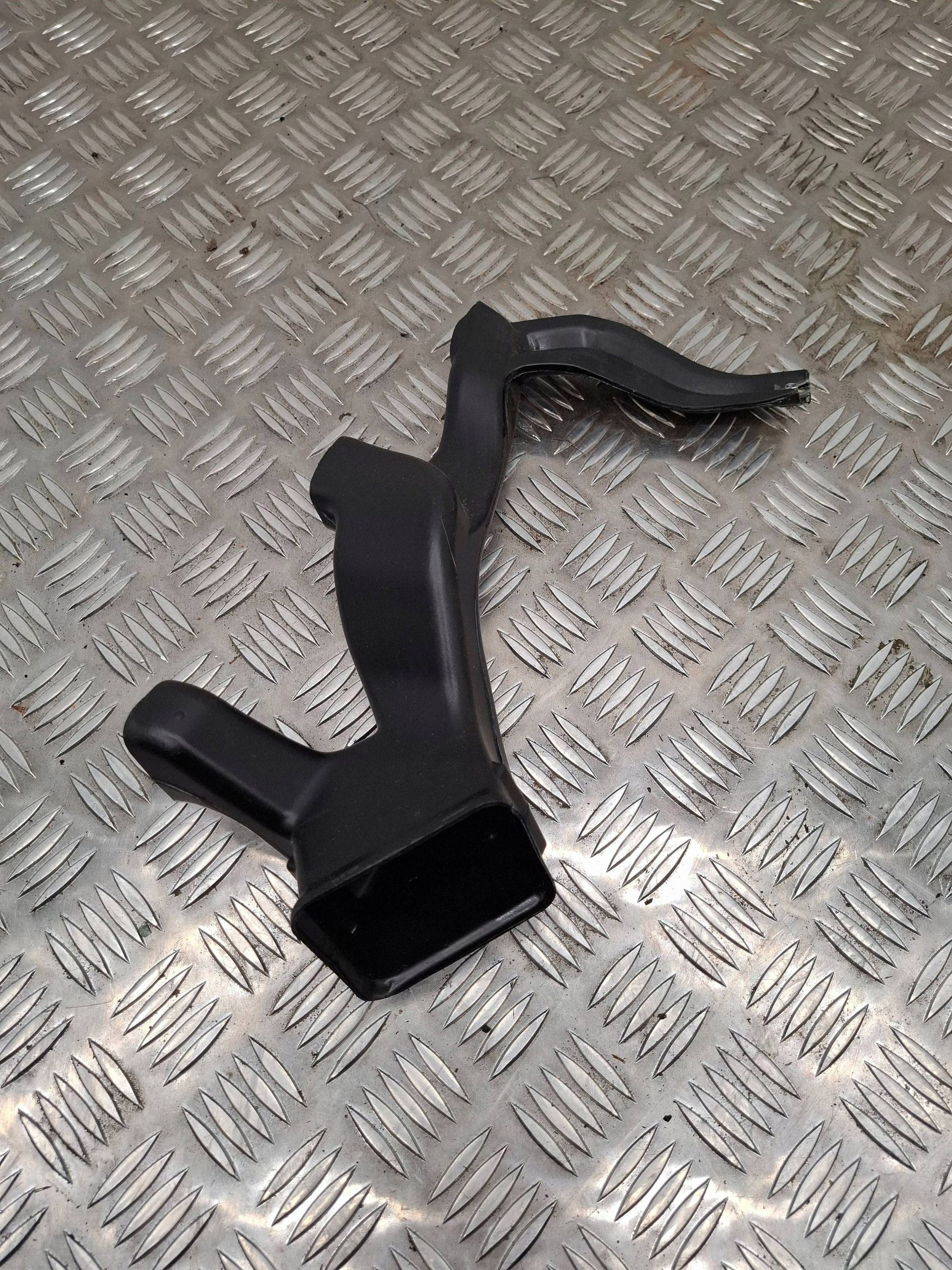 Porsche 718 Cayman 982 Lüftungskanal 99157269400 image 3