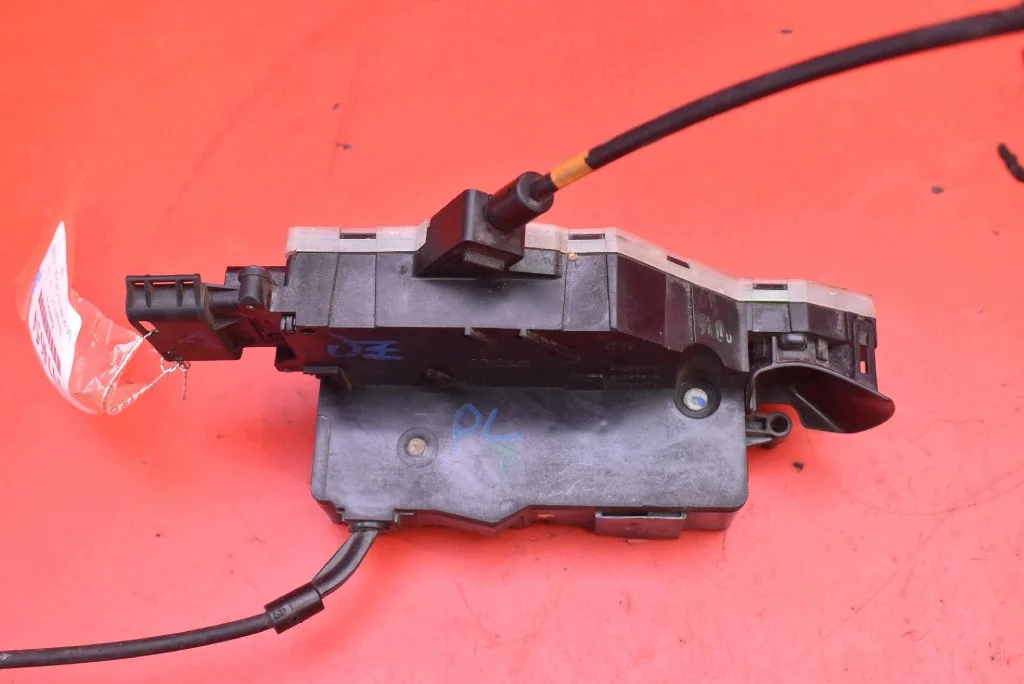Serrure porte avant gauche Peugeot 207