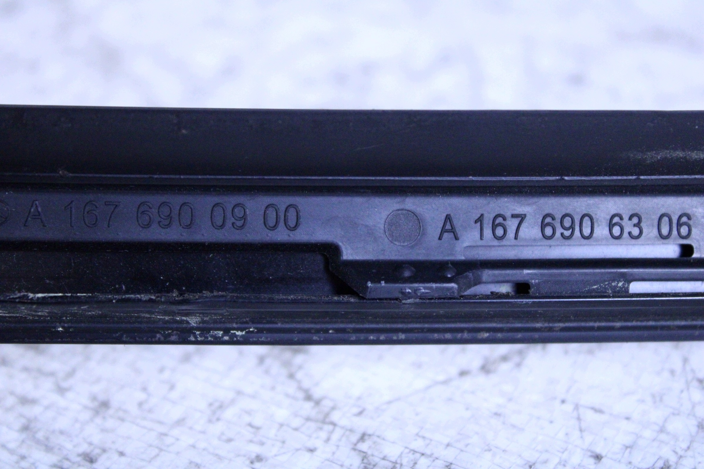 Moldura Para-brisa Mercedes GLE W167 Esquerda image 6