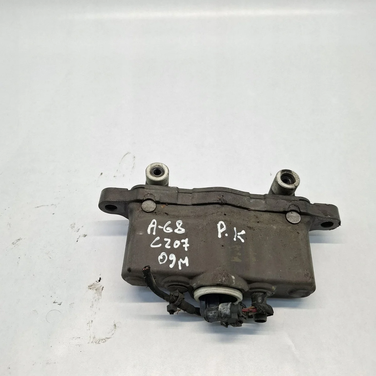 Bouton Charnière Capot Mercedes C207 A2048870110