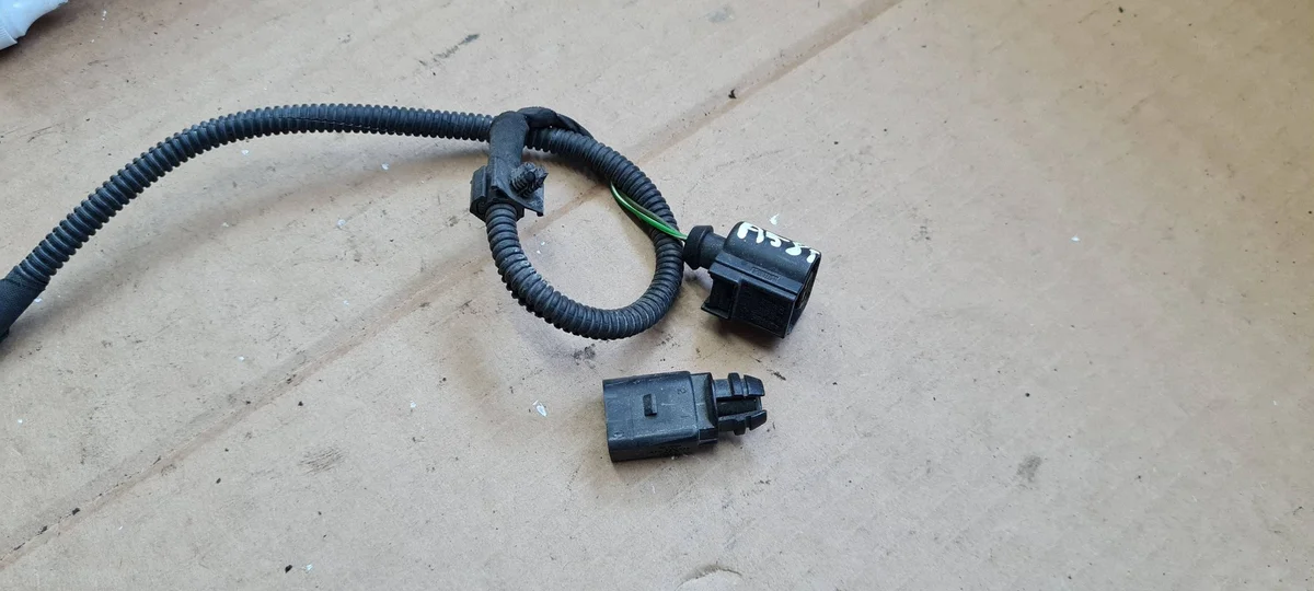 Audi A4 B8 Exterior Temp Sensor Plug 8Z0820535