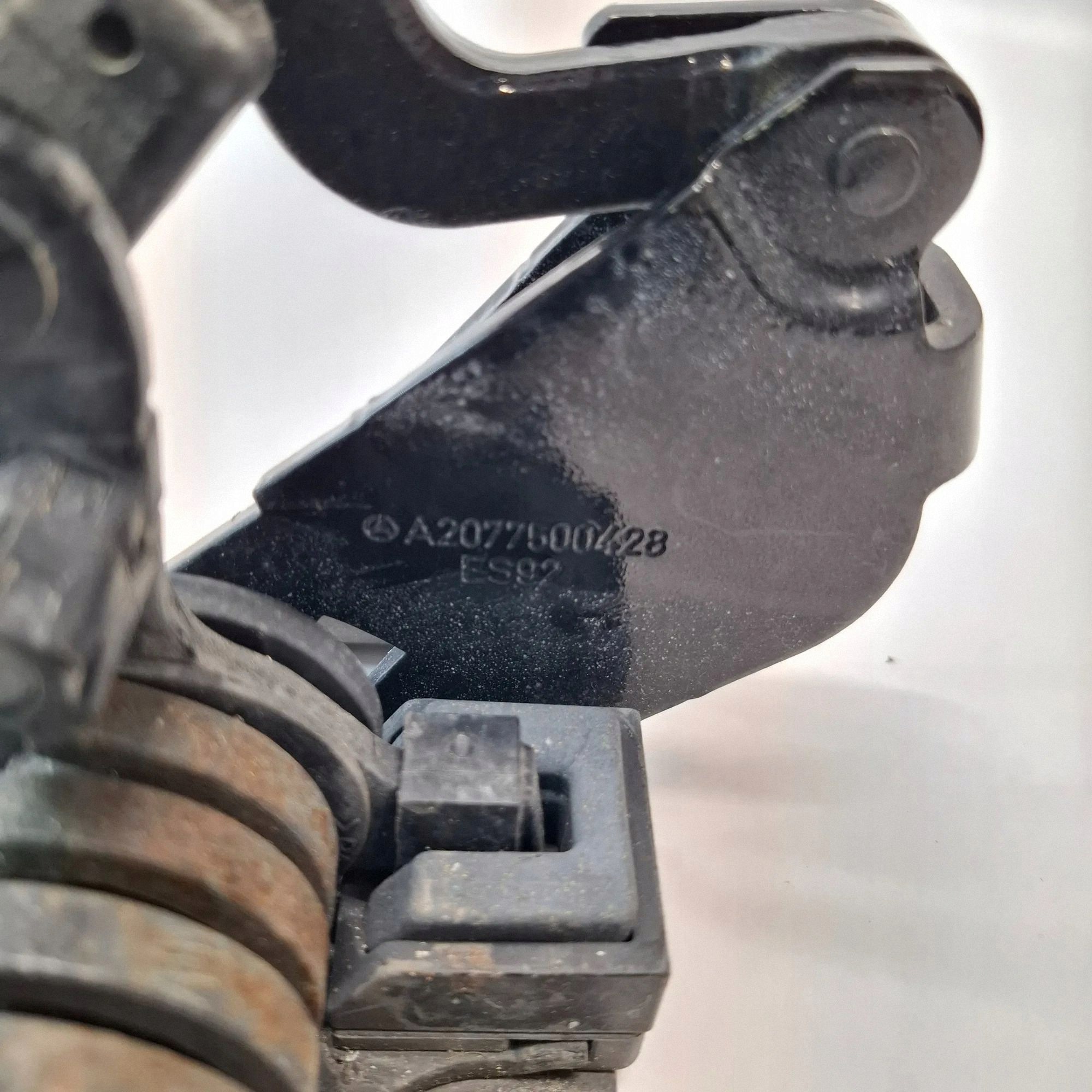 Charnière hayon Mercedes E A207 2013 Droite image 8
