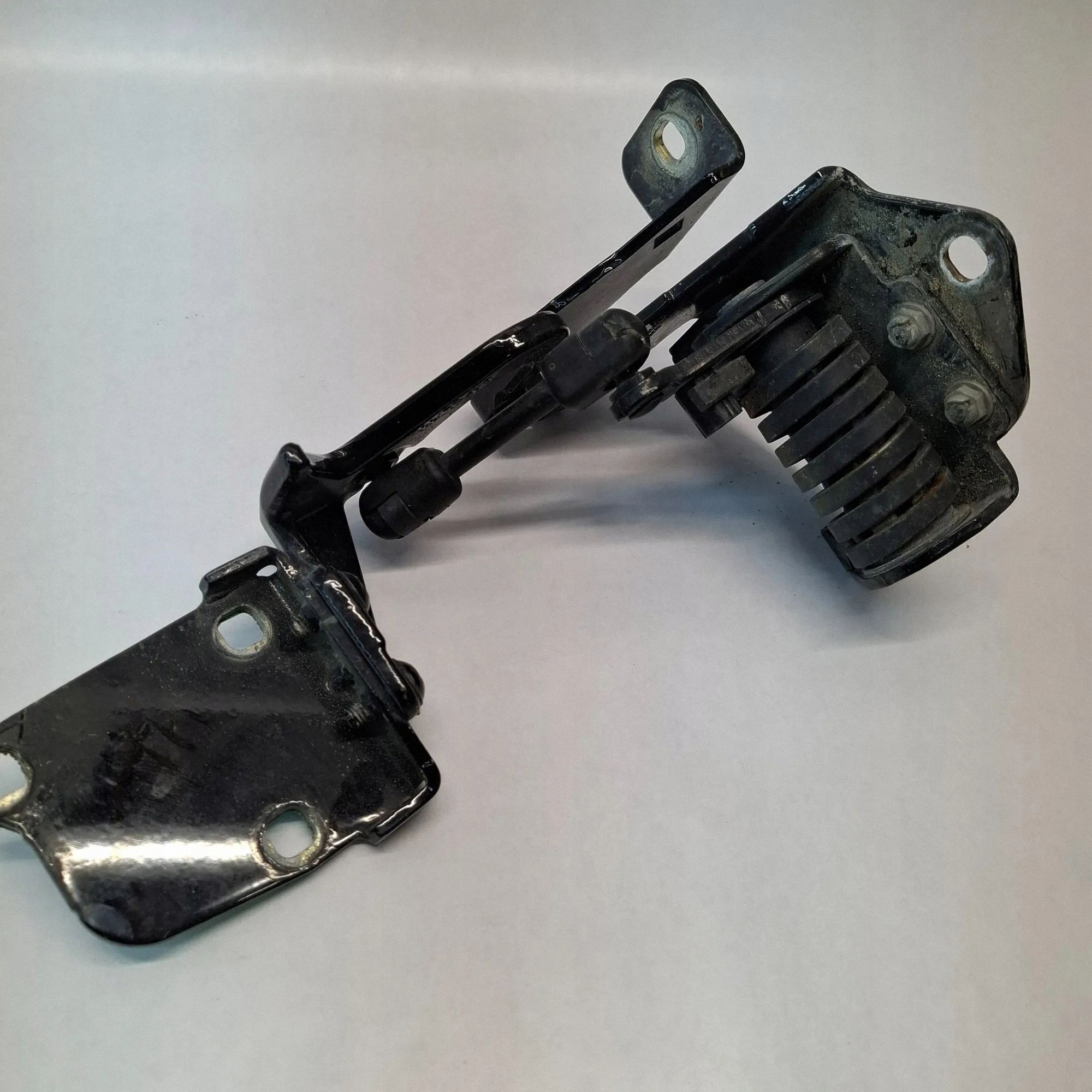Mercedes E-Class W207 Trunk Hinge Left Rear image 3