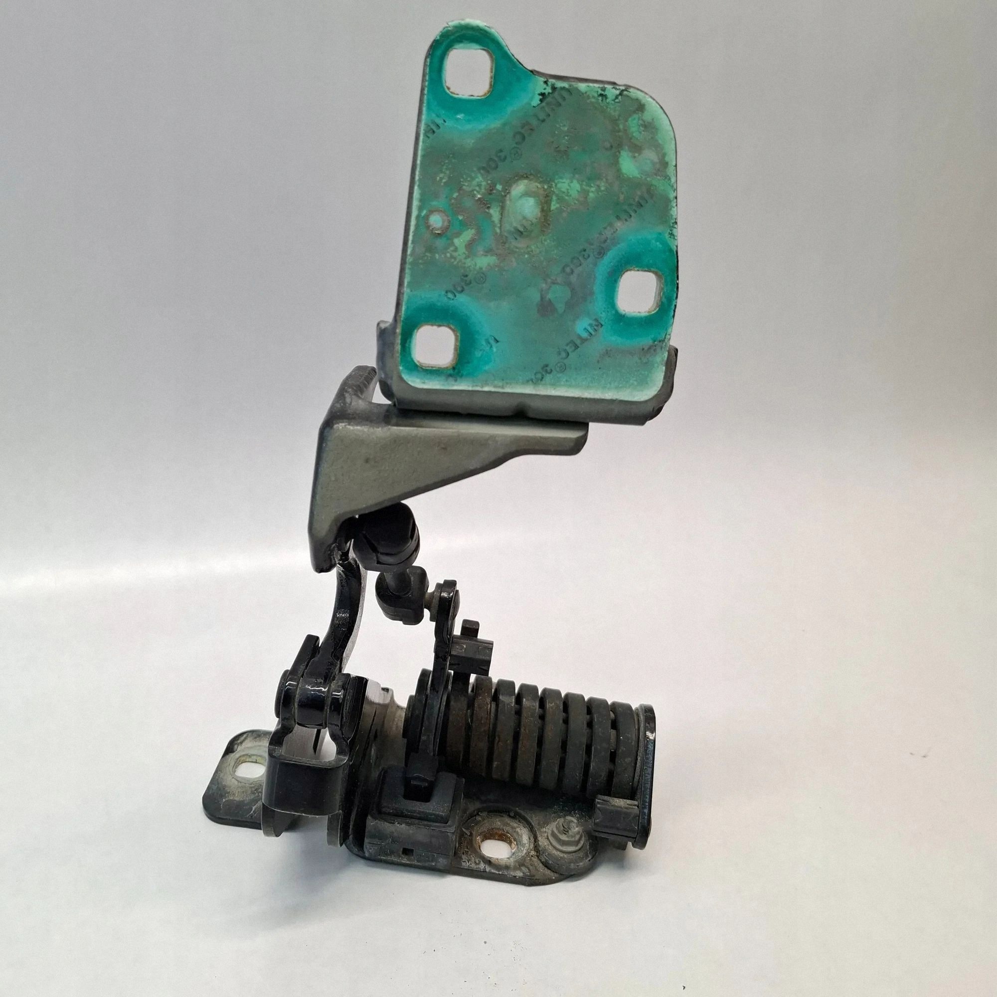 Mercedes E-Class W207 Trunk Hinge Left Rear image 4