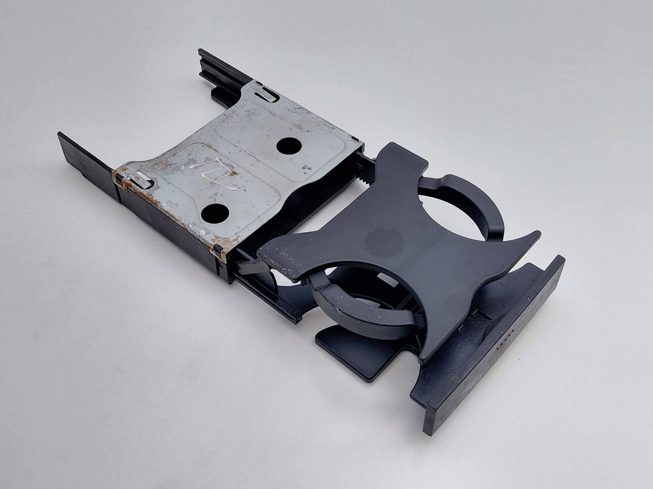 Support de gobelet VW Golf IV 1J0862533D image 3