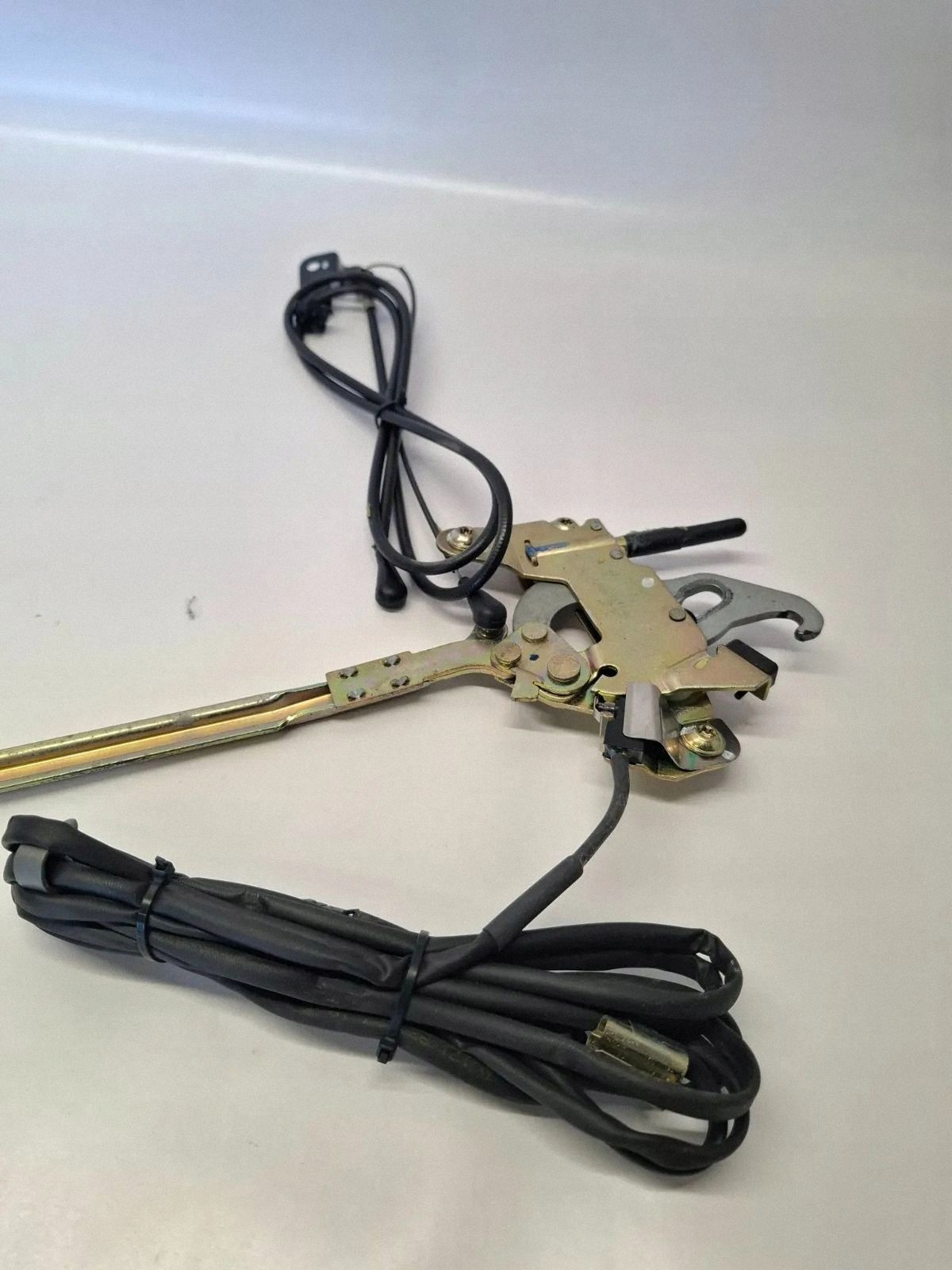 Mercedes SLK R171 katon lukitusmekanismi