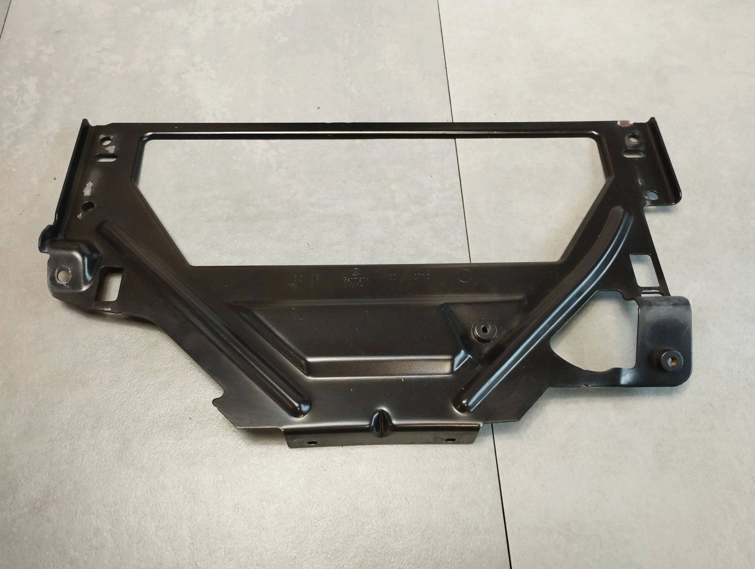 VW Phaeton Bracket 3D1803277D image 2