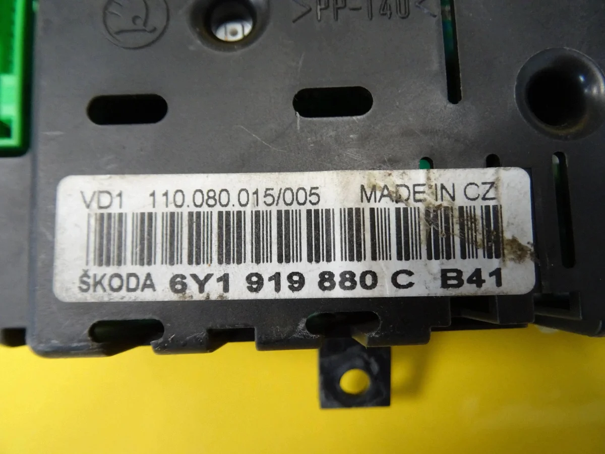 Compteur Skoda Fabia 1.4i 6Y1919880C image 3