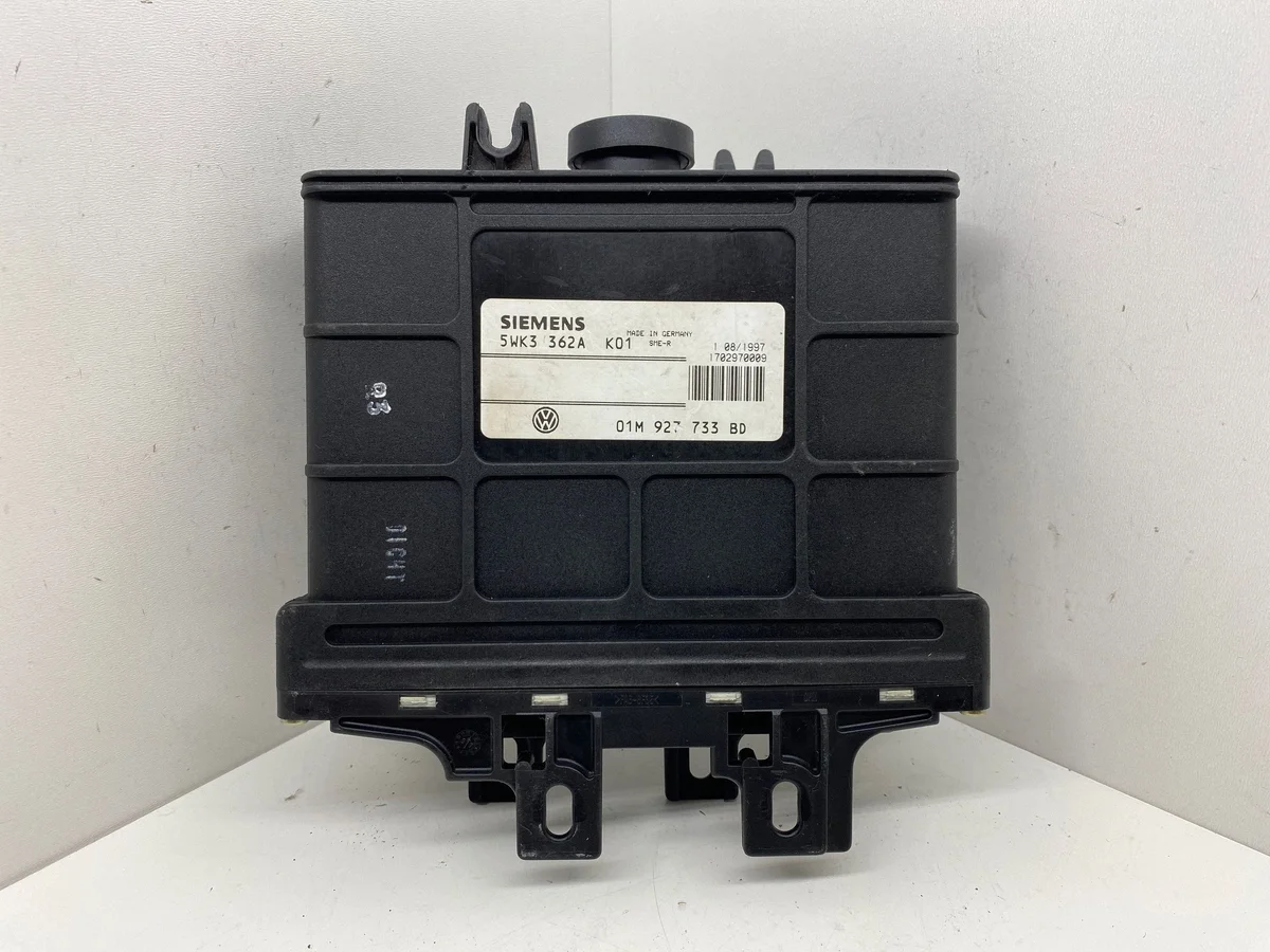 Boîtier de commande boîte auto VW Golf III 1.8 5WK3362A