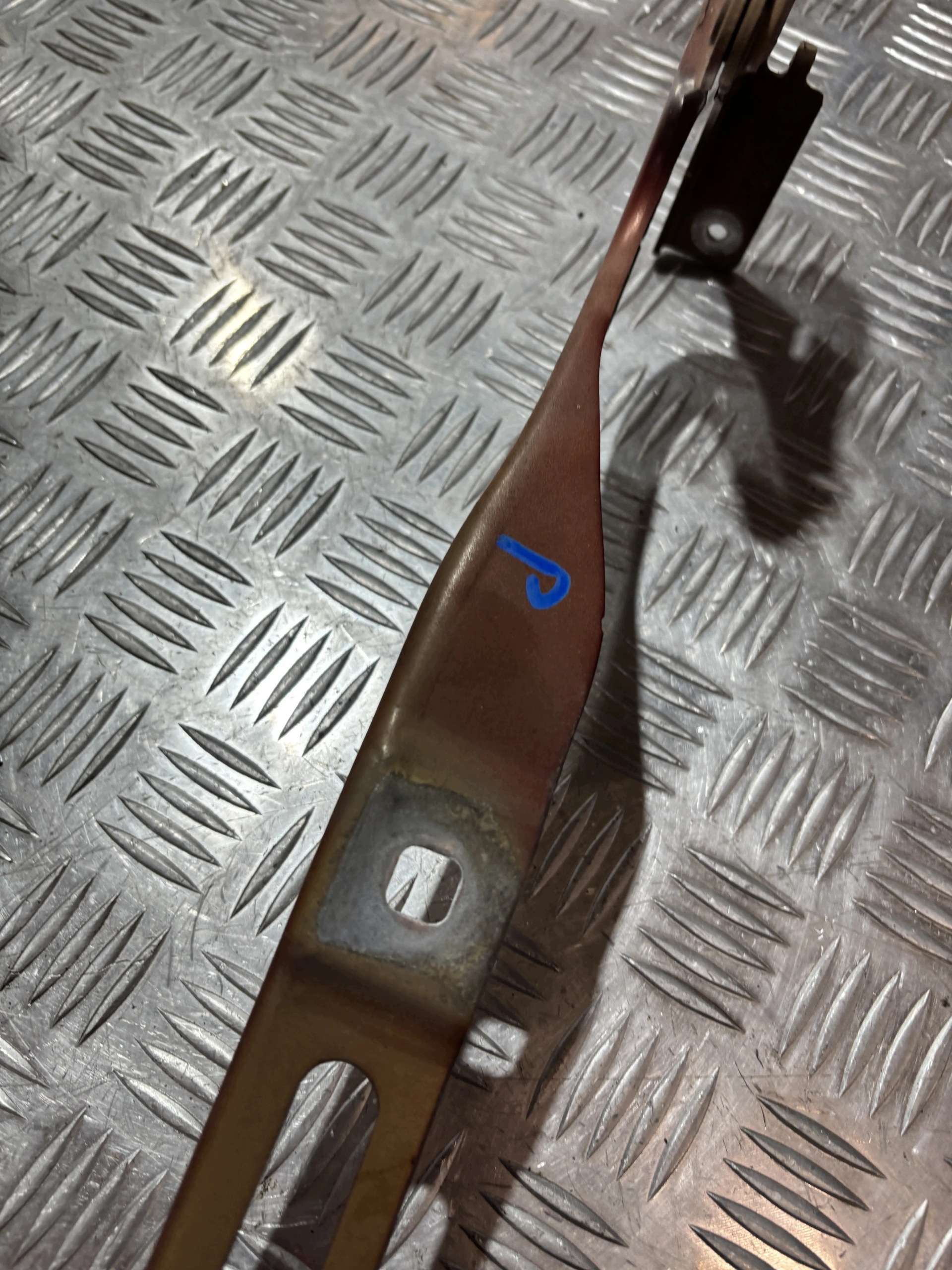 Charnière capot droite Peugeot Rifter PK27514