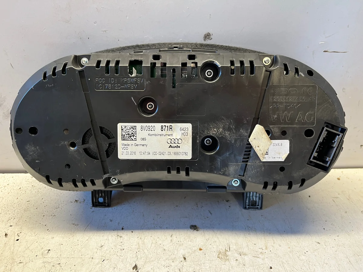 Audi A3 8V Mittaristo 8V0920871R image 3