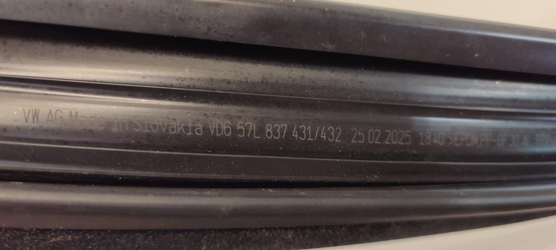 Dichtung Tür Rechts Vorne VW Tayron Tiguan III 57L837432 image 3