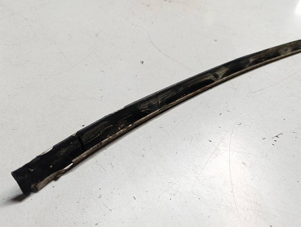 Moldura cromada trasera Chrysler New Yorker 83-88 image 4