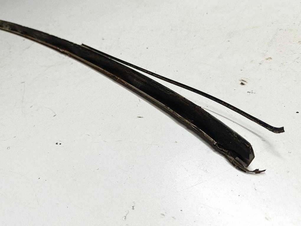 Moldura cromada trasera Chrysler New Yorker 83-88 image 5