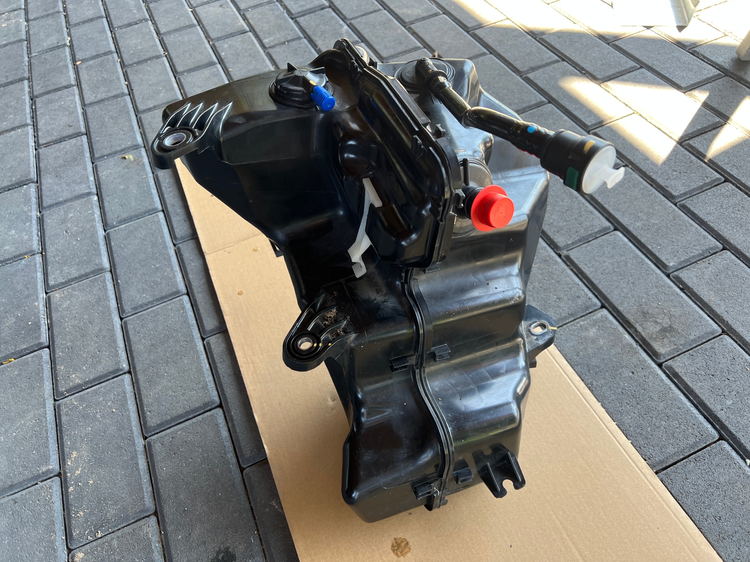 AdBlue-Tank VW Caddy IV 2K5131877C gebraucht